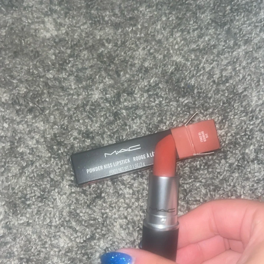 NWB MAC POWDER KISS LIPSTICK IN DEVOTED TO CHILI